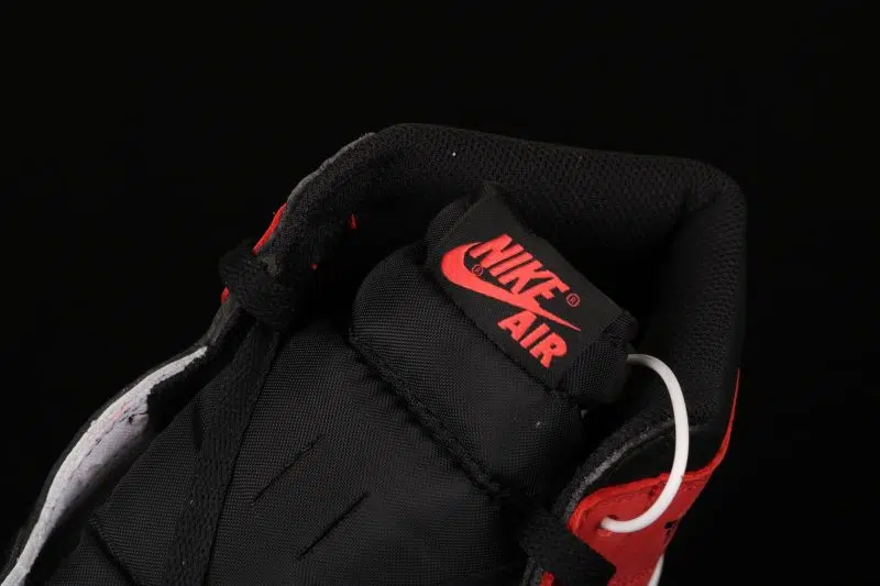 JORDAN 1 TRACK RED 11 800x533 JORDAN 1 TRACK RED 11 800x533