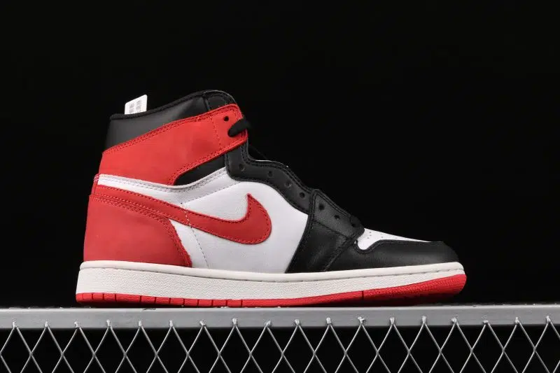JORDAN 1 TRACK RED 3 800x533 JORDAN 1 TRACK RED 3 800x533