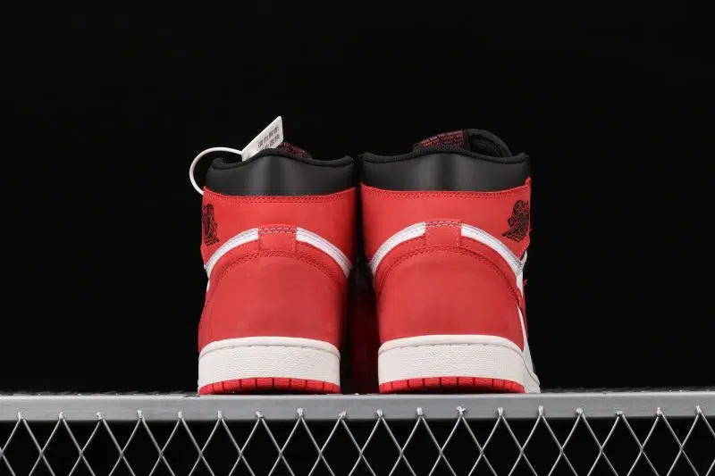 JORDAN 1 TRACK RED 6 800x533 JORDAN 1 TRACK RED 6 800x533