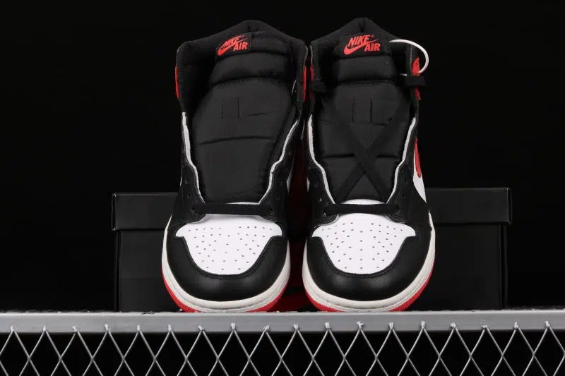 JORDAN 1 TRACK RED 7 800x533 JORDAN 1 TRACK RED 7 800x533