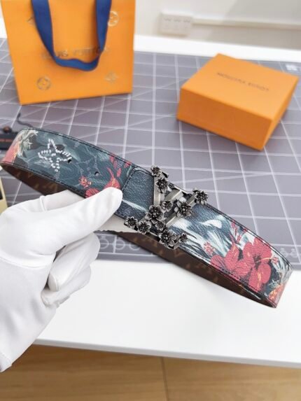 Louis Vuitton belt with floral pattern, silver floral buckle