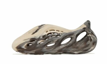 Wethenew Sneakers France Adidas Yeezy Foam RNNR MX Cream Clay 1 1 1200x d7102014 d900 4d8a ba1c af33b88947d6