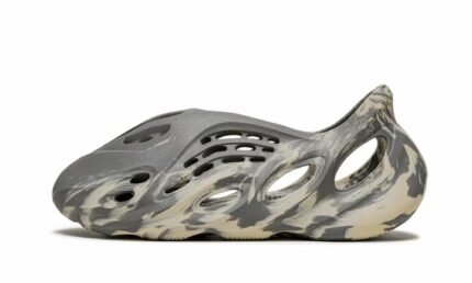 Wethenew Sneakers France Adidas Yeezy Foam RNNR MXT Moon Gray GV7904 1 1200x 354f1485 5d5d 4553 bfbd 55c441b08728