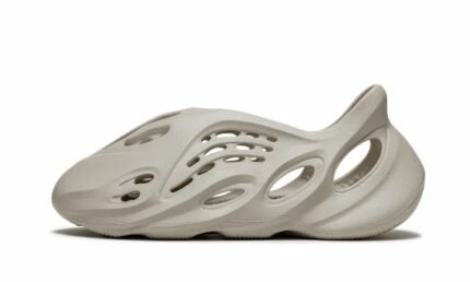 Wethenew Sneakers France Adidas Yeezy Foam Runner Sand FY4567 1 1200x ebdd195b f716 4cf8 98f1 5c766c22e9ae