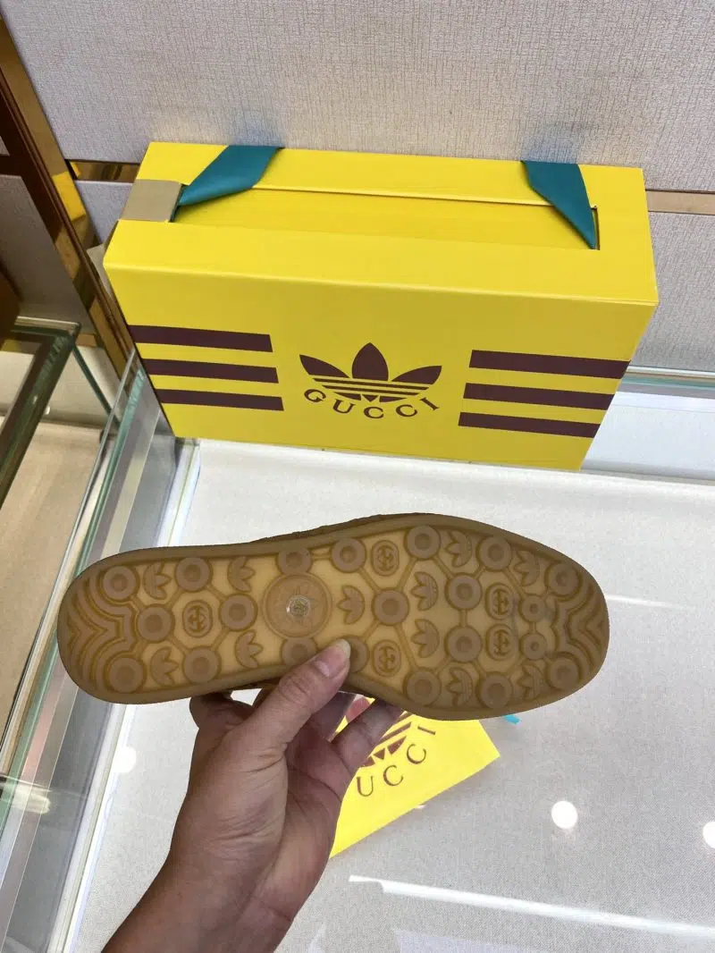 adidas X Gucci Gazelle Brown Red 7 800x1066 adidas X Gucci Gazelle Brown Red 7 800x1066