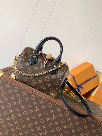 Classic pattern handbag with gold chain and black handle