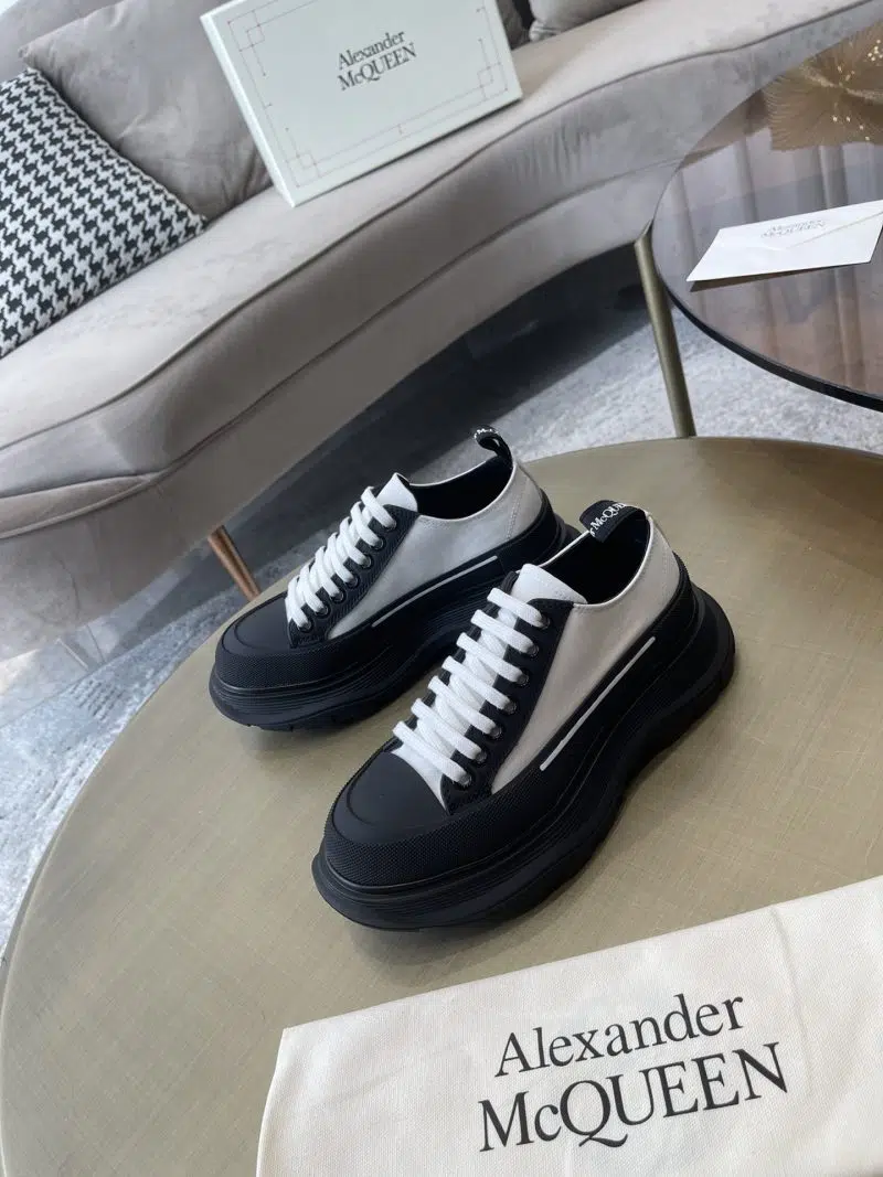 Alexander McQueen Tread Slick Lace Up WhiteBlack Sole 1 800x1067