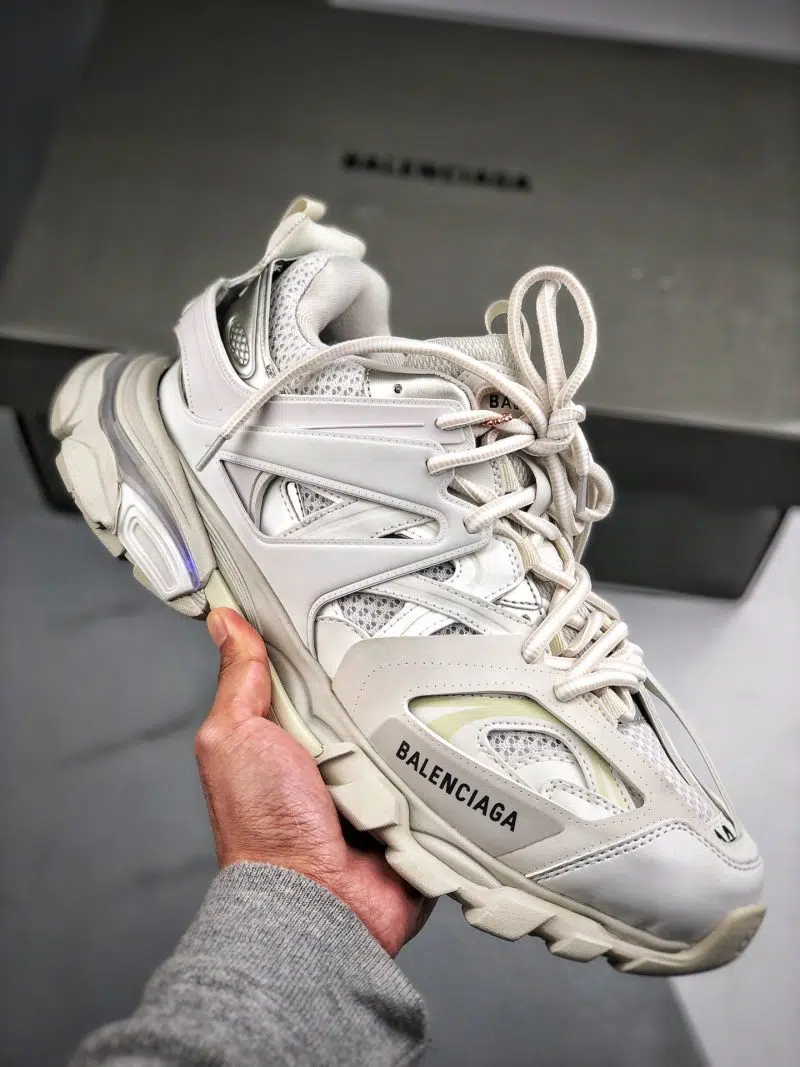 BALENCIAGA TRACK SNEAKER WHITE 4 800x1067 BALENCIAGA TRACK SNEAKER WHITE 4 800x1067