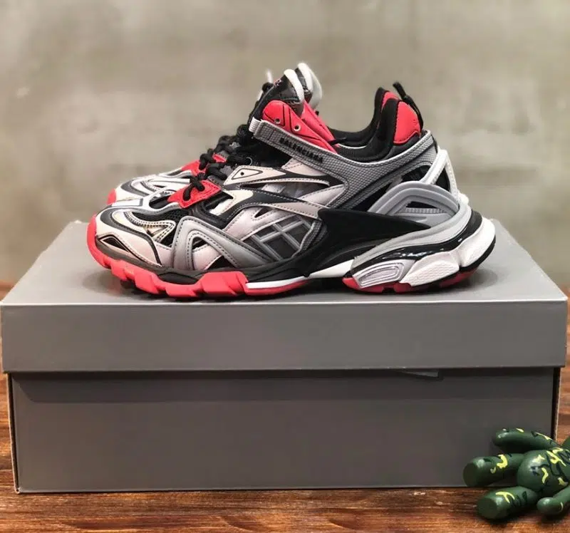 Balenciaga Track2 Red Grey Black 3 e1658200182286 800x748 Balenciaga Track2 Red Grey Black 3 e1658200182286 800x748