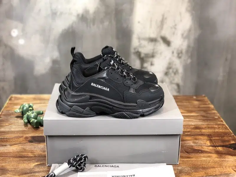 Balenciaga Triple S Sneaker Black 6 800x600
