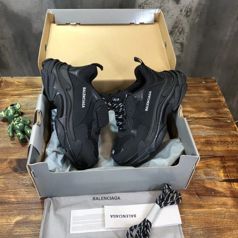 Balenciaga Triple S Sneaker Black 8 800x800