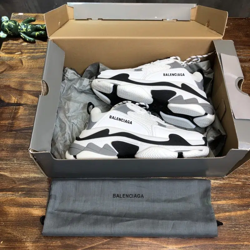Balenciaga Triple S Sneaker Black Grey 4 800x800