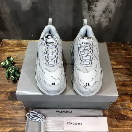 Balenciaga Triple S Sneaker Grey logo 4 800x800
