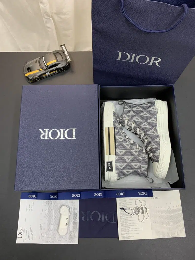 DIOR B23 High All black Logo 7 1 800x1067 DIOR B23 High All black Logo 7 1 800x1067