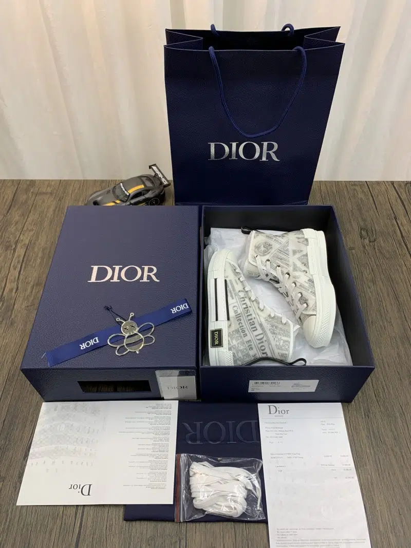 DIOR B23 High Newspaper Oblique 1 800x1067