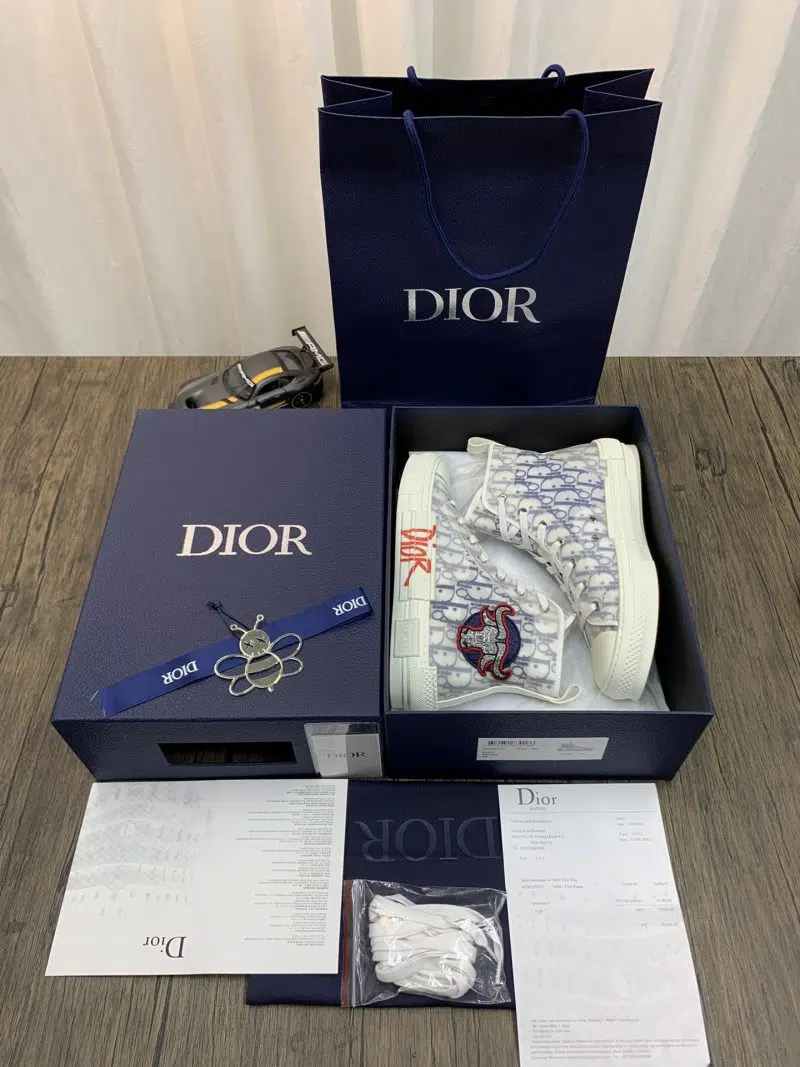 DIOR B23 High Oblique Bull 3 800x1067