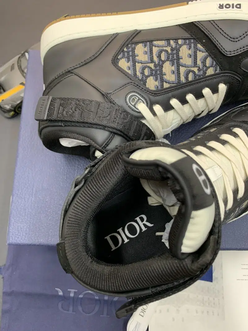 DIOR B27 High Top Sneaker Black Logo 4 800x1067