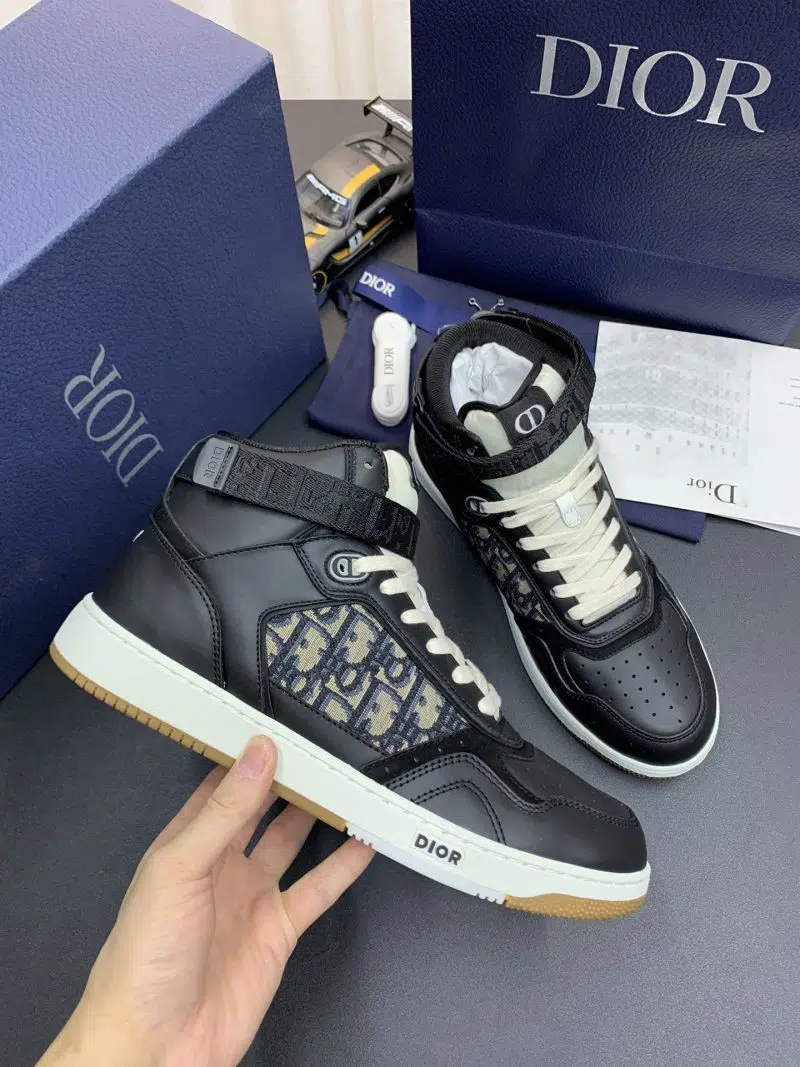 DIOR B27 High Top Sneaker Black Logo 5 800x1067