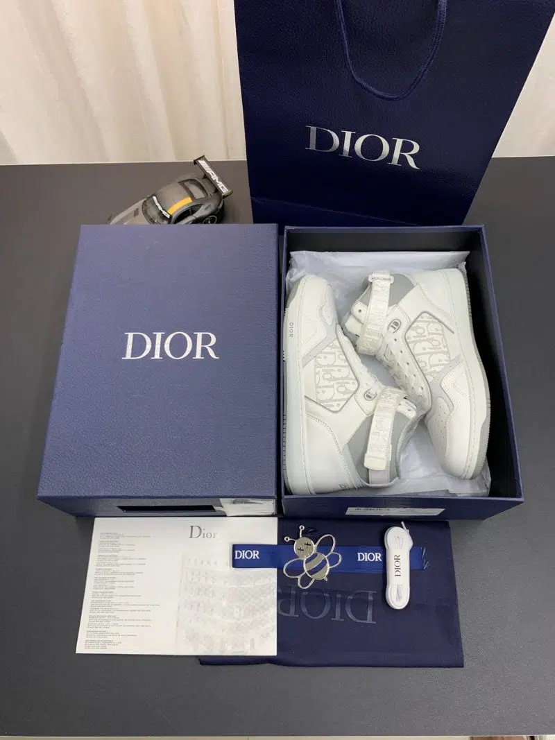 DIOR B27 High Top Sneaker White Logo 4 800x1067