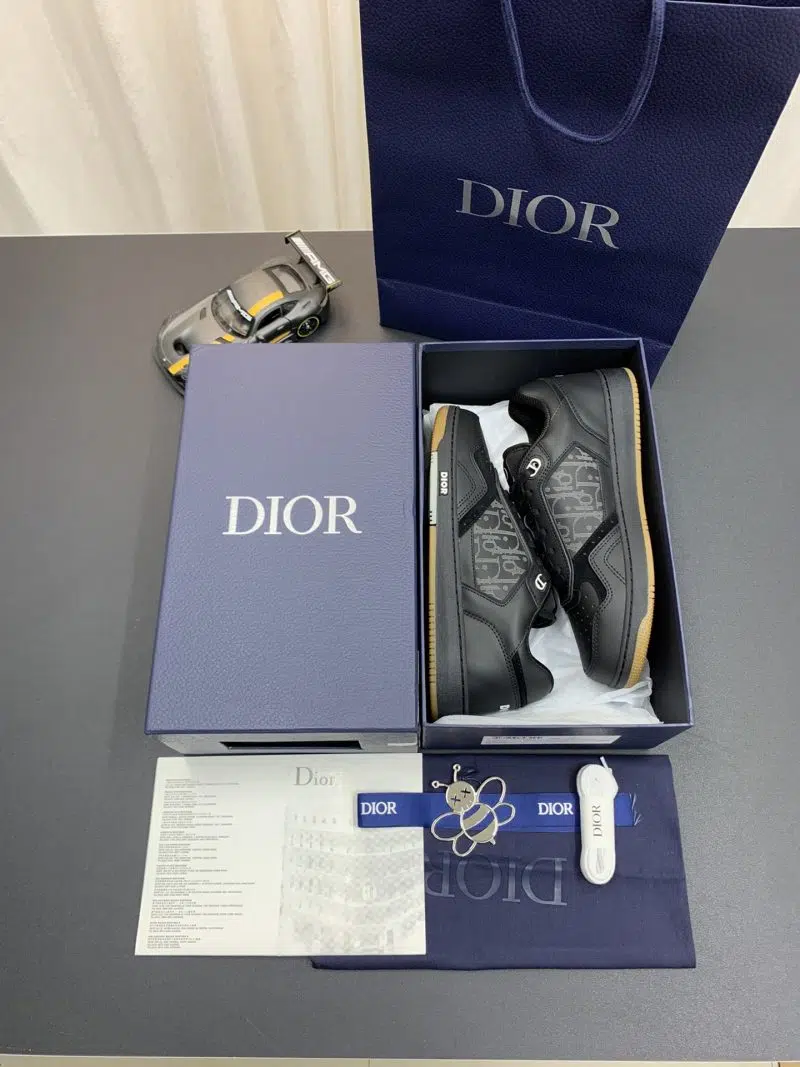 DIOR B27 Low Top Sneaker All Black Logo 9 800x1067