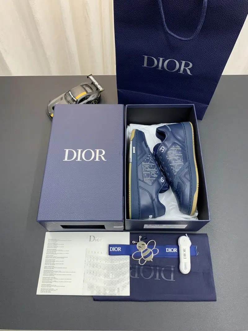DIOR B27 Low Top Sneaker Blue Logo 2 800x1067