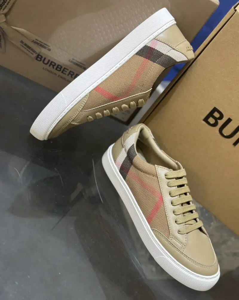 burberry sneakers 1 4 800x1006 burberry sneakers 1 4 800x1006