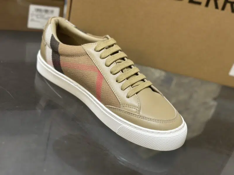 burberry sneakers 4 4 800x600 burberry sneakers 4 4 800x600