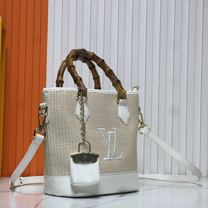 Bloom M66588 20x20 5x11cm ss22 1972817 Bloom M66588 20x20 5x11cm ss22 1972817