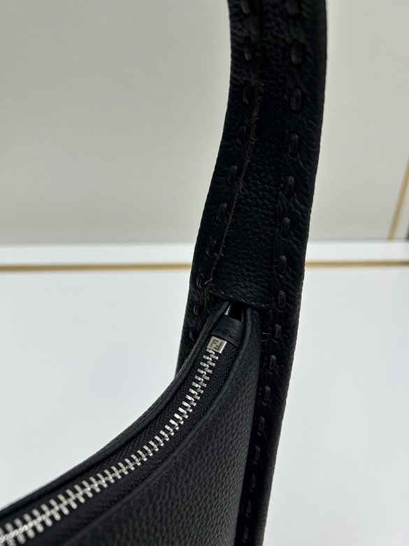 Fendi 21x28x7cm jj46 1450229 Fendi 21x28x7cm jj46 1450229