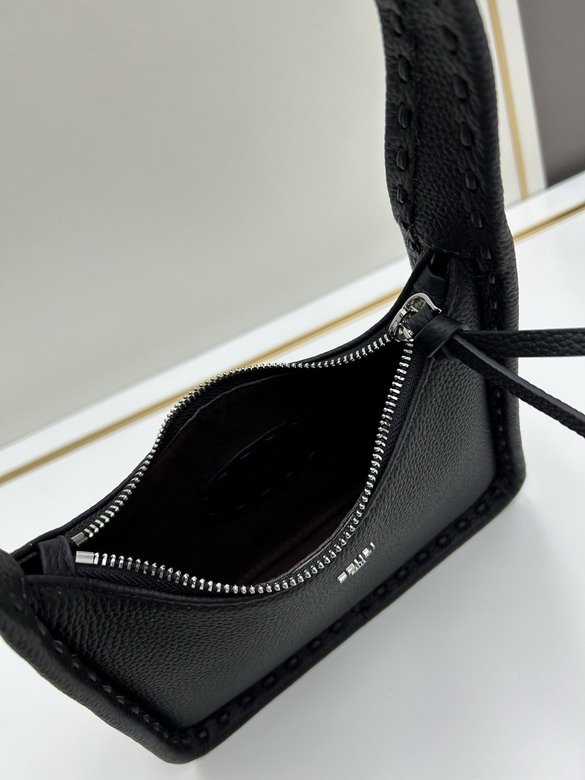 Fendi 21x28x7cm jj47 1450228 Fendi 21x28x7cm jj47 1450228