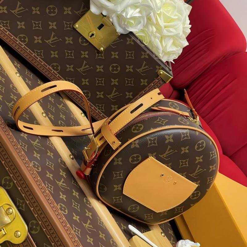M45647 20X22.5X8cm YG (2) 1695000 M45647 20X22.5X8cm YG (2) 1695000